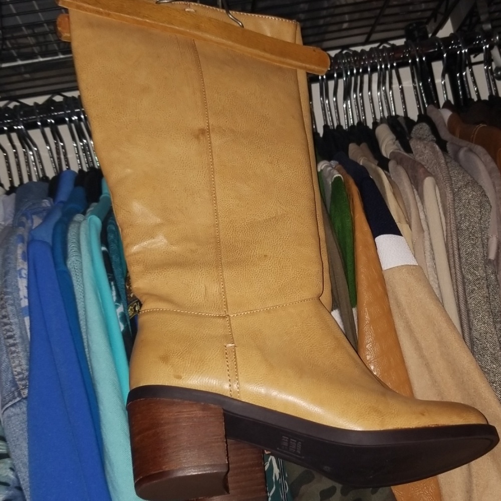 Women boots...NEW!!!